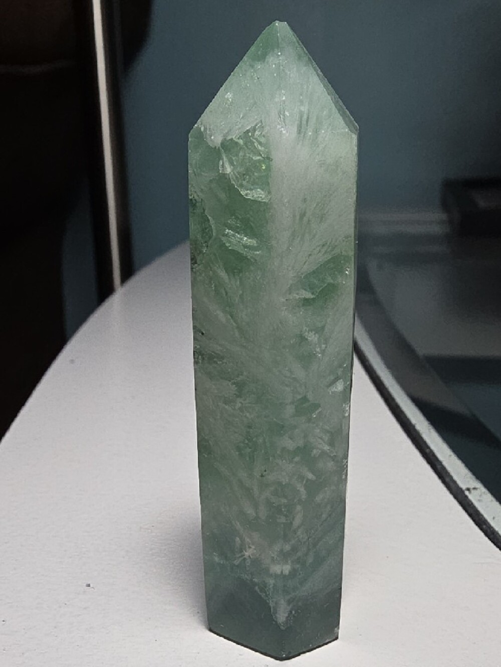 This is a green fluorite crystal tower - Picture 3 of 9